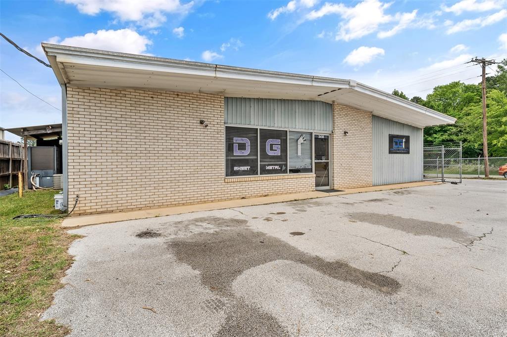 Versatile and well-located, this 5,400 sq ft commercial building offers an excellent opportunity for a wide range of business uses. Constructed with durable metal and an attractive brick façade, the property sits in a prime location off Hwy 110 at the corner of Shiloh and Profit, providing great visibility and accessibility. The layout includes approximately 1,000 sq ft of office space, 4,000 sq ft of climate-controlled manufacturing or multi-use space, and an additional 400 sq ft of warehouse area. Designed for functionality, the building features two large roll-up doors and a convenient side entrance, making it ideal for operations requiring flexible office, production, and storage capabilities. With unlimited potential, this property is ready to accommodate your business needs. Fenced area for parking as well! Come See! Come Buy!