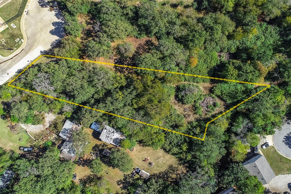 1.16 acres in a GREAT location to build with easy access to the freeway or AT&T stadium. No HOA.