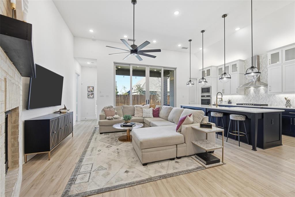 Tavolo Park Ph 4 - Residential