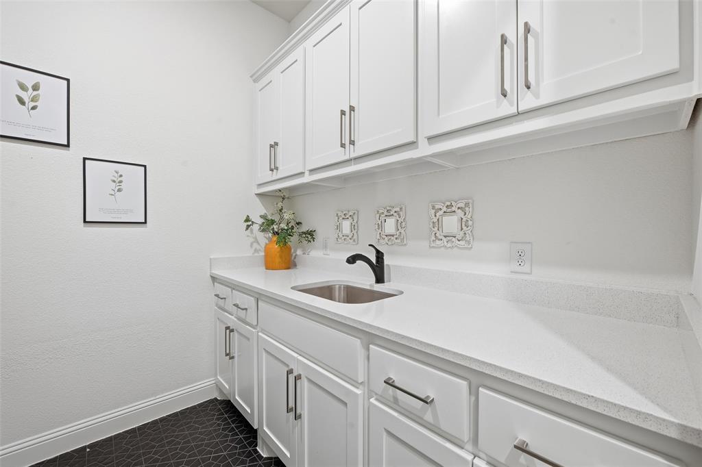 Tavolo Park Ph 4 - Residential