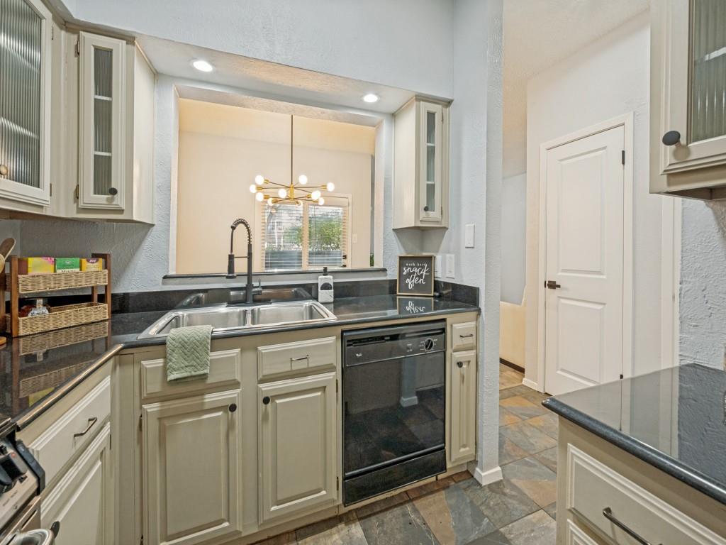 Chasewood Oaks Condo - Residential