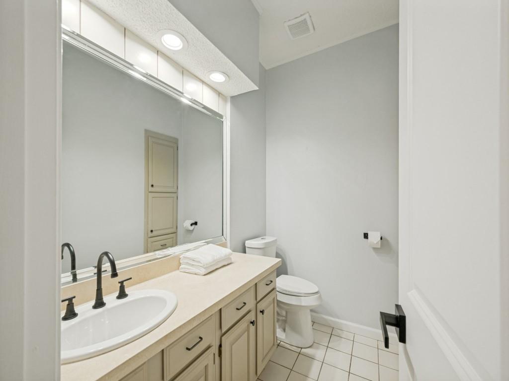 Chasewood Oaks Condo - Residential