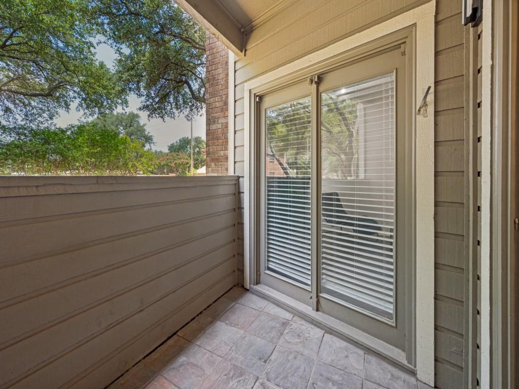 Chasewood Oaks Condo - Residential