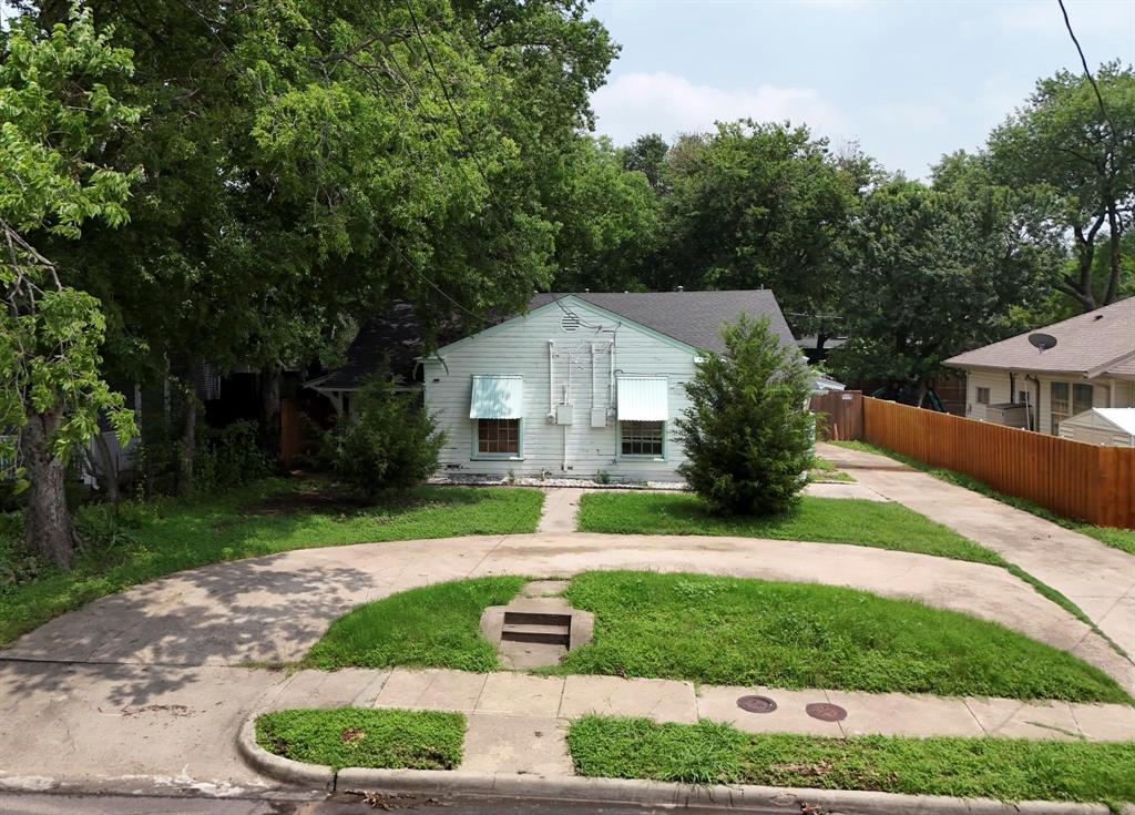 Perfectly located in beautiful historic Junius Heights! This spacious duplex is ready for renovation, conversion, or a new build! Your choice! Sold AS-IS, this home has unique potential. Two separate, yet connecting units, each with living, dining, bedroom, bathroom and kitchen. Also, an additional third unit is attached to the back of the property. Lots of space in this huge 59x150 foot lot. Easy access to Lakewood Shopping Center, Downtown Dallas the Arts District, Baylor Hospital, White Rock Lake and so much more! Buyer and buyer's agent to verify all information herein.