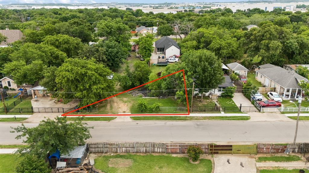 Excellent opportunity to build in one of West Dallas’ fastest-growing areas. This .14-acre residential lot at 3220 Odessa St offers incredible potential for investors, builders, or future homeowners looking to capitalize on the area’s rapid redevelopment and continued growth. Great access to Downtown Dallas, Trinity Groves, and major highways, the property is surrounded by ongoing new construction and revitalization. Whether you’re looking to build now or hold for future appreciation, this is a prime opportunity in an emerging pocket of West Dallas.