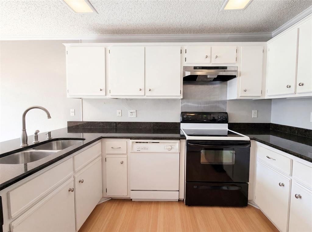 Villas Condo At Pkwy Village - Residential