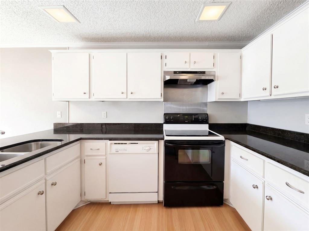 Villas Condo At Pkwy Village - Residential