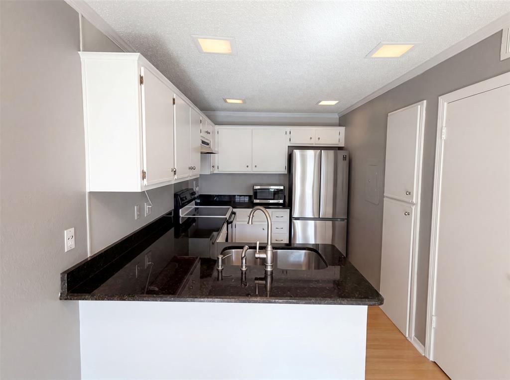 Villas Condo At Pkwy Village - Residential