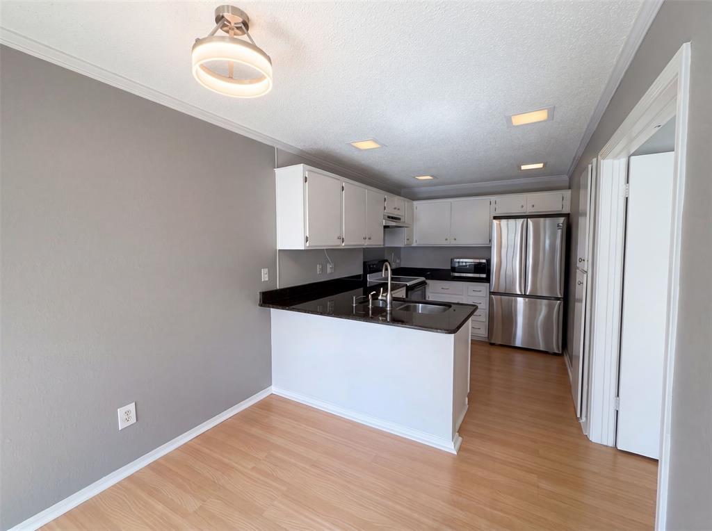 Villas Condo At Pkwy Village - Residential