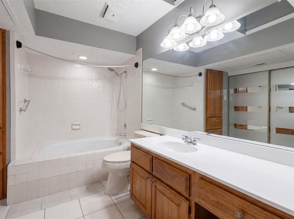 Villas Condo At Pkwy Village - Residential