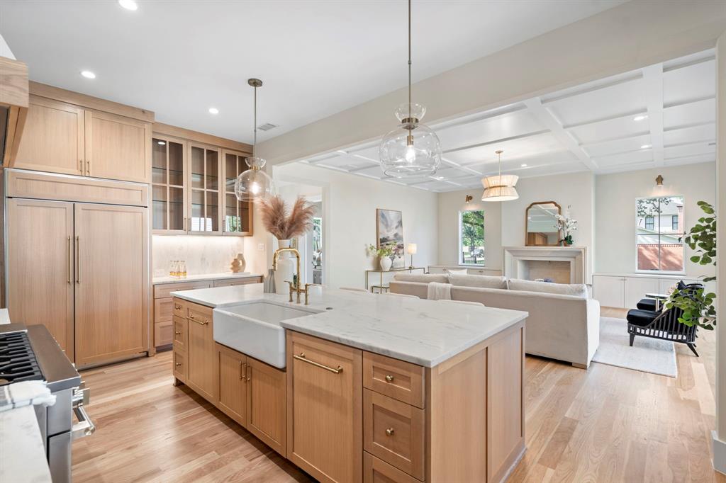 LAKE RIDGE ESTATES 1ST INST - Residential