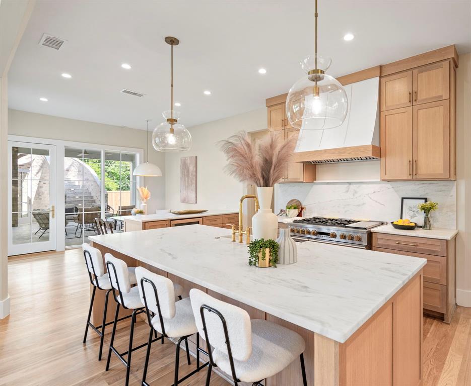 LAKE RIDGE ESTATES 1ST INST - Residential
