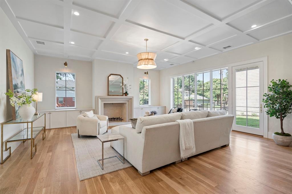 LAKE RIDGE ESTATES 1ST INST - Residential