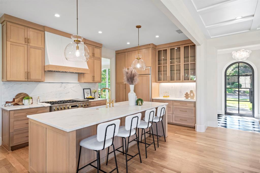 LAKE RIDGE ESTATES 1ST INST - Residential
