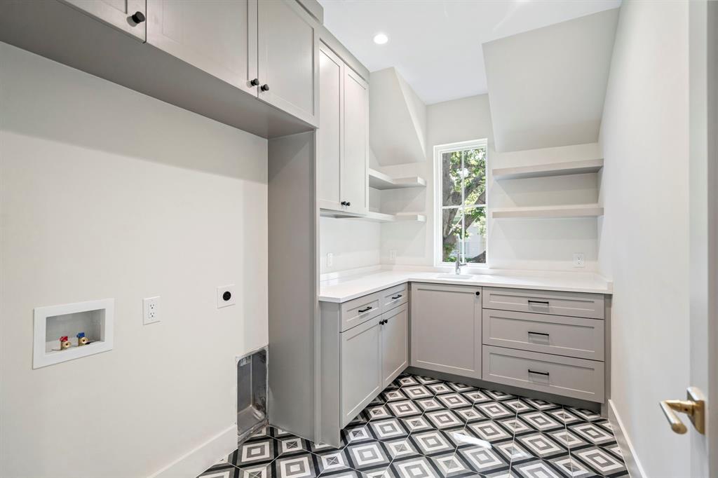 LAKE RIDGE ESTATES 1ST INST - Residential