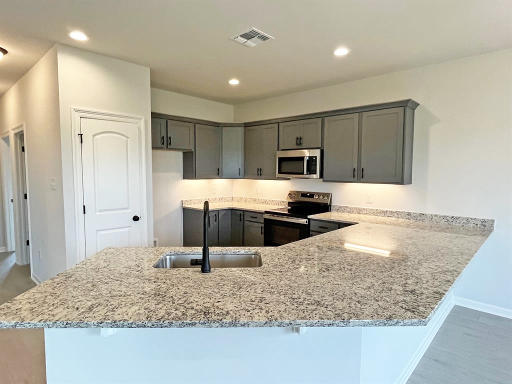 LEGACY POINTE - Residential