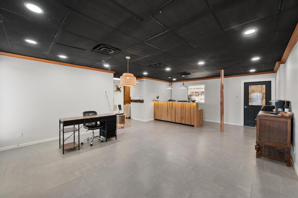 Corsicana - Commercial Sale