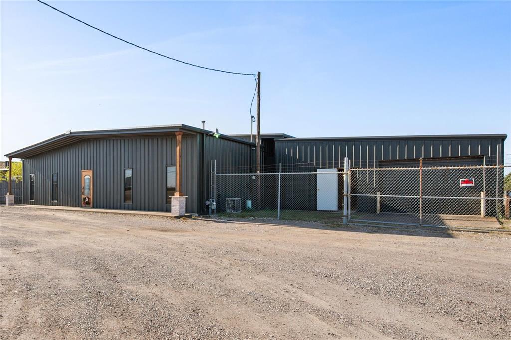 Corsicana - Commercial Sale