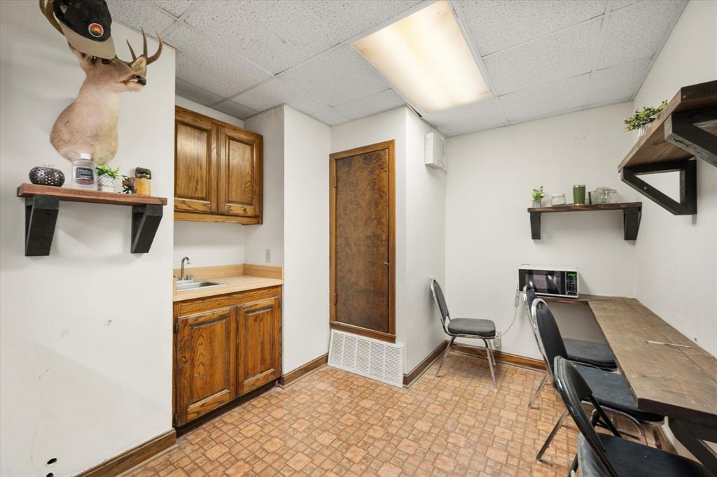 Corsicana - Commercial Sale