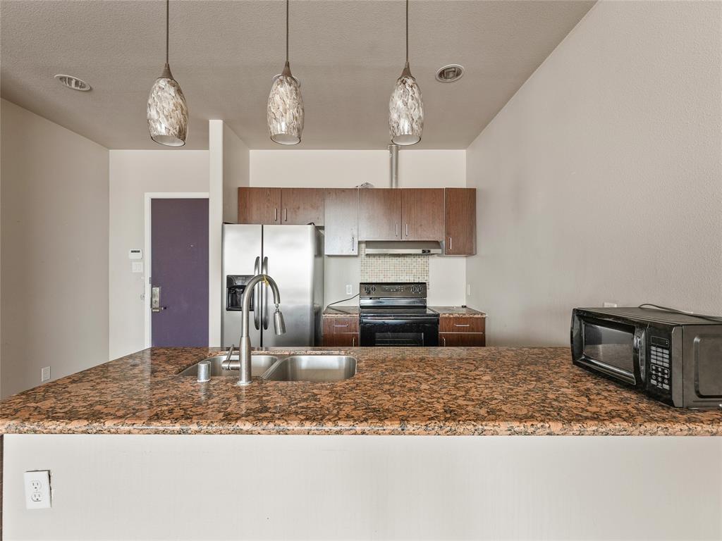 Beautiful & Modern Condo Move-In Ready. This is a 1 bedroom, 1 full bath, Third floor condo unit. HOA pays for Water, gas and trash .
 WASHER & DRYER INCLUDED. HOA includes 1 Parking, Swimming Pool, Community Gym, Courtyard, Indoor Mailboxes, Elevators. Meeting Room, Conference Room & Community Lounge. Gated Community, video monitored interior hallways with keypad entry to units. Within walking distance to H Mart ,restaurants and shop and many more.


Back to the active listing  due to financing fell through.