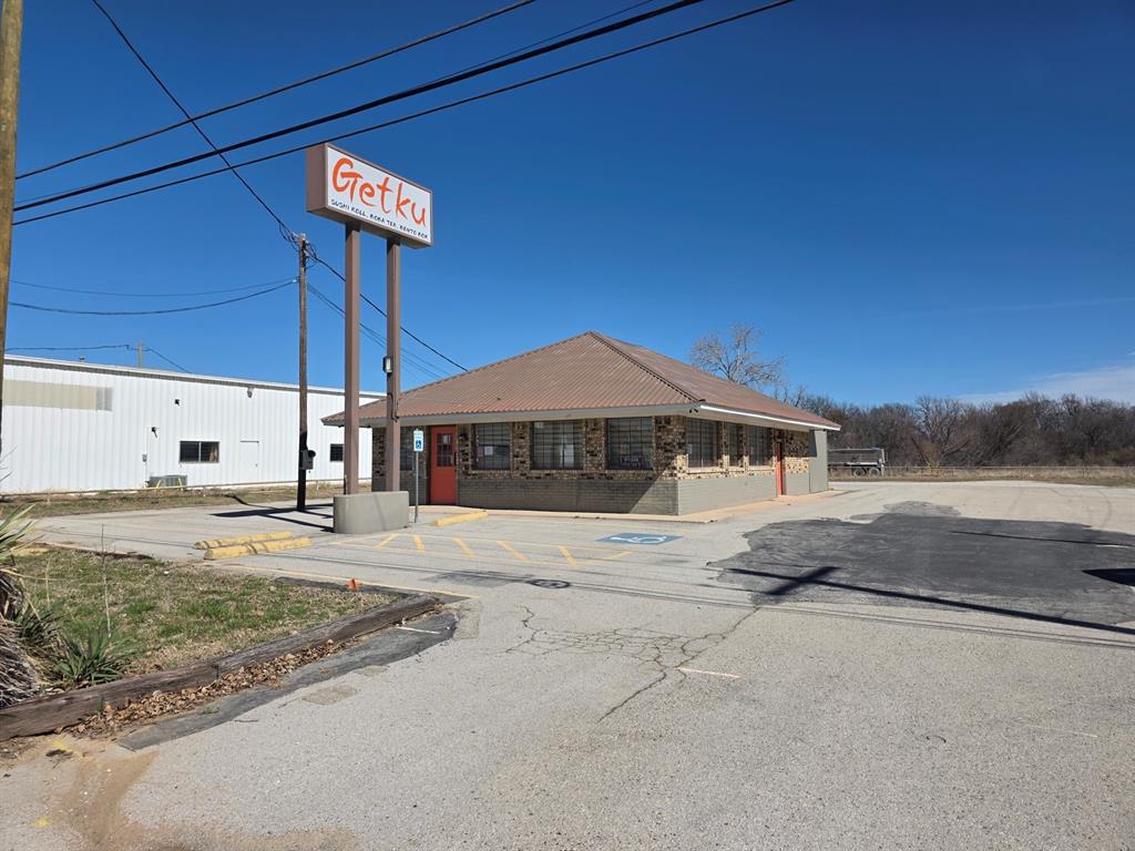 Don’t miss this rare opportunity to own a currently operating standalone Japanese restaurant, ideally situated near the highway for excellent visibility and accessibility. This property offers great potential with steady traffic flow, ample parking, and a prime location that supports both dine-in and take-out business. Perfect for investors or owner-operators seeking a turnkey restaurant space in a high-demand area.
