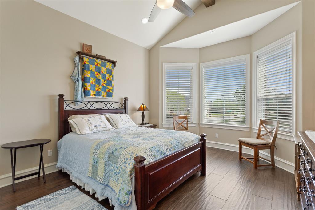 Waters Edge Oak Hollow - Residential