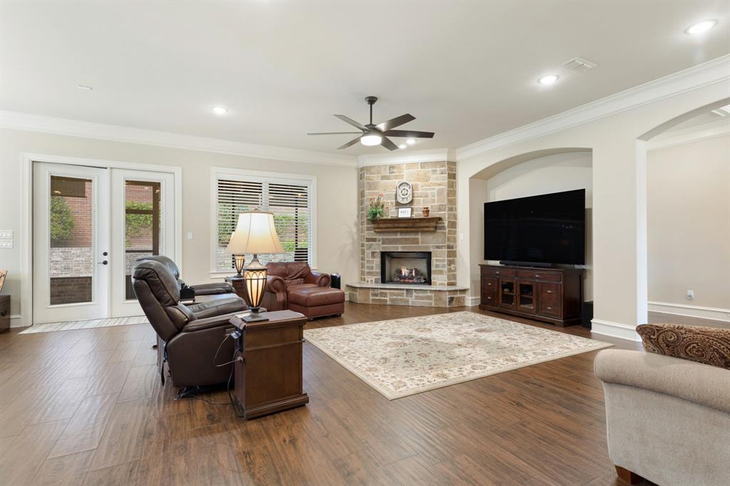 Waters Edge Oak Hollow - Residential