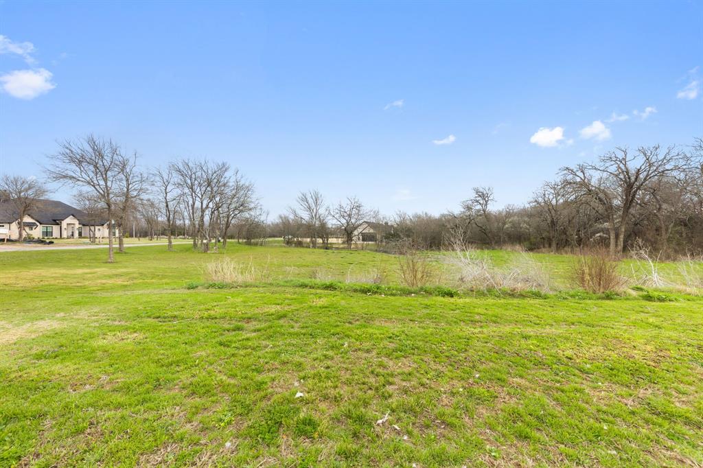 Build your dream home on this prime corner lot in the desirable Vista Oaks subdivision of Royse City. Perfectly positioned to offer both space and flexibility, this lot provides endless opportunity to design and create a home that truly fits your vision and lifestyle.
As a corner lot, you’ll enjoy added privacy, additional design options, and great curb appeal potential. Whether you’re planning a modern farmhouse, a custom traditional build, or something uniquely your own, this homesite gives you the freedom to bring your ideas to life.
Location is everything, and this property delivers. With easy access to major highways, commuting to nearby cities is seamless while still enjoying the charm and growth of Royse City. Daily conveniences, shopping, and dining are just minutes away. You’ve been waiting for the right opportunity to secure land in a growing community with convenience and potential, this is it. Don’t miss your chance to invest in your future and build exactly what you’ve been dreaming of.