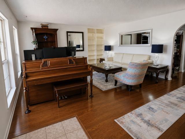 Royal Knoll Condos - Residential