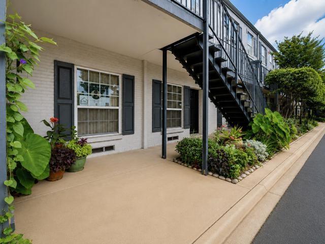 Royal Knoll Condos - Residential