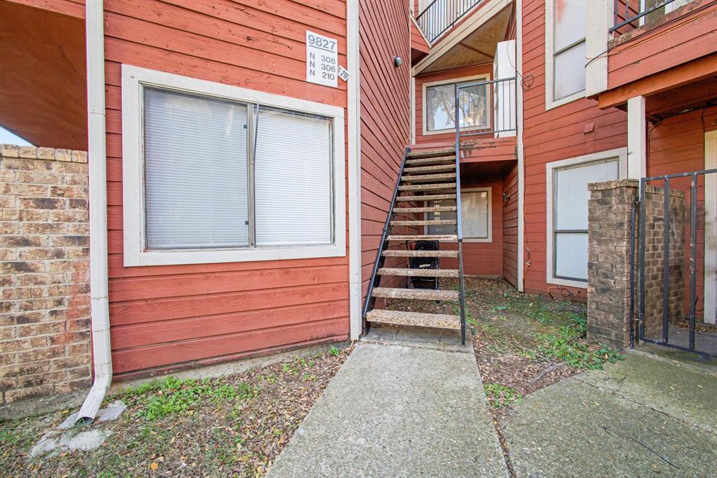 Richalnd Trace Condos - Residential