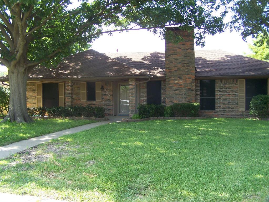 Four bedroom home with two living areas, laminate wood floors and ceramic tile except for 1 carpeted bedroom.
Two full baths.  Two car carport with alley access.  Fenced backyard with covered patio.  Living room has vaulted ceilings and a wood burning fireplace.  Split bedrooms.  Stainless steel appliances in kitchen.  Full size washer dryer connections.  Wood blinds on most windows.  Covered front porch.  Master bath has dual vanities and walk in closet. HVAC replaced August 2021.