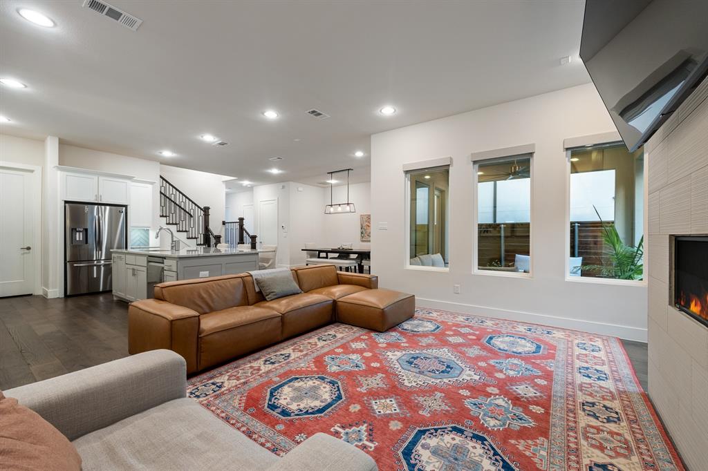 31 Dallas Square #2 - Residential