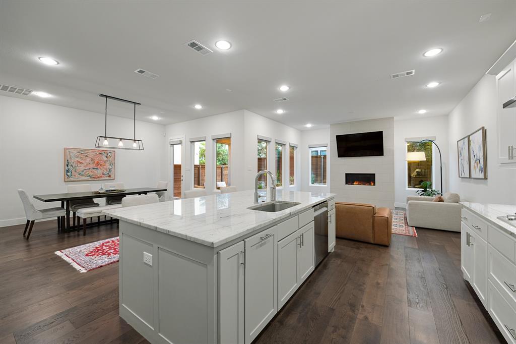 31 Dallas Square #2 - Residential