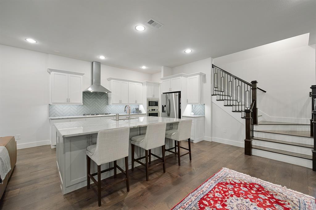 31 Dallas Square #2 - Residential
