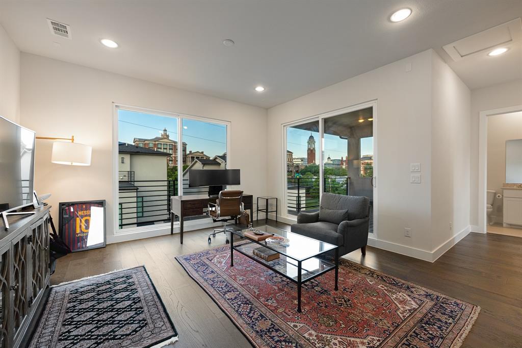 31 Dallas Square #2 - Residential