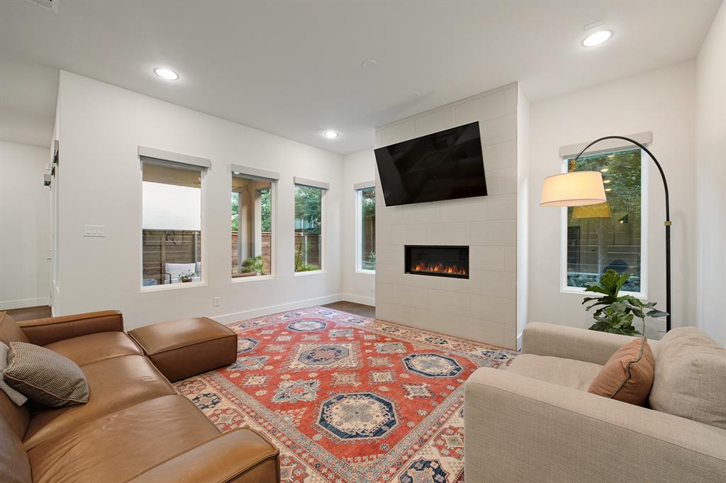 31 Dallas Square #2 - Residential
