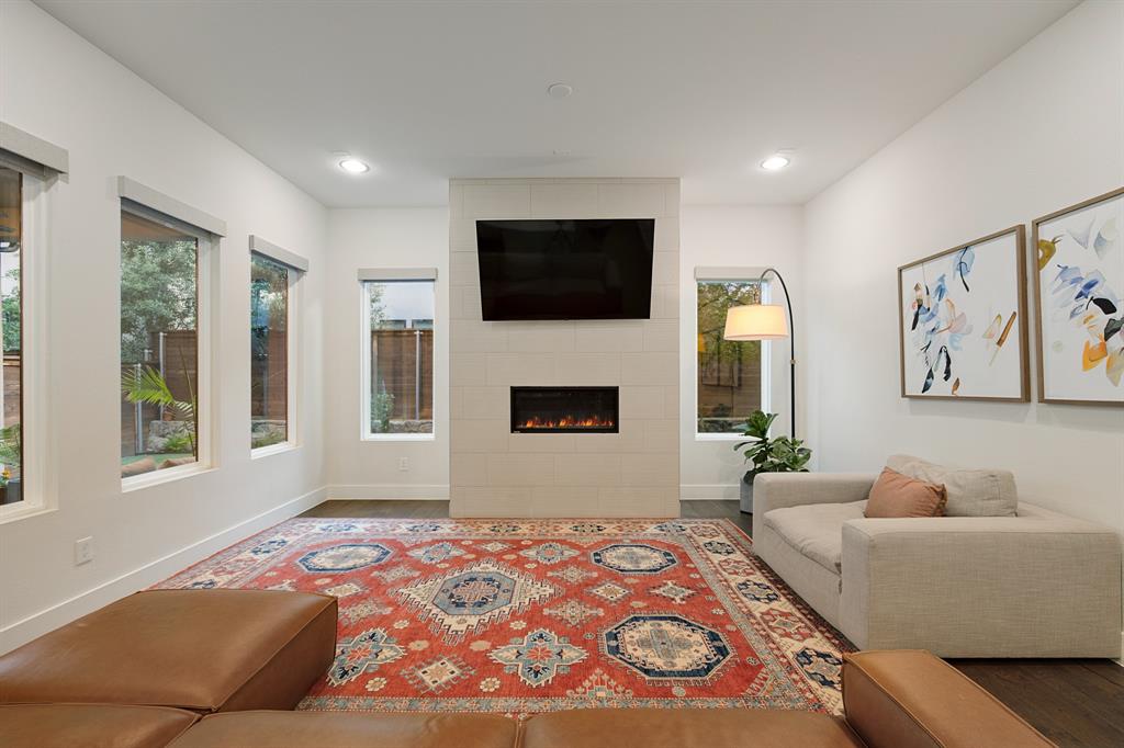 31 Dallas Square #2 - Residential