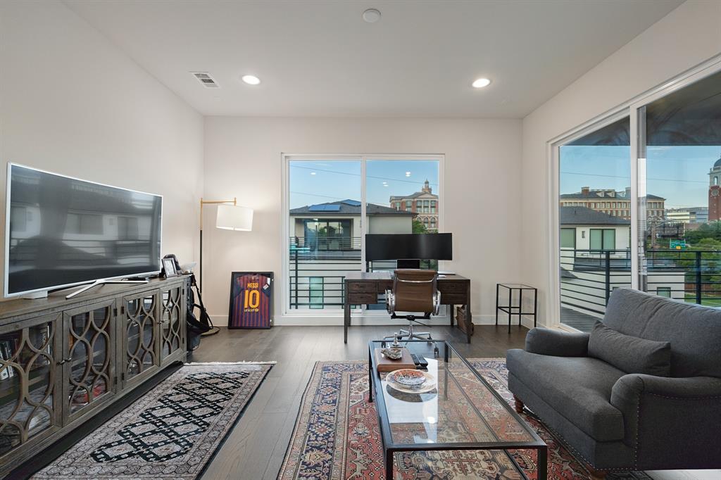 31 Dallas Square #2 - Residential