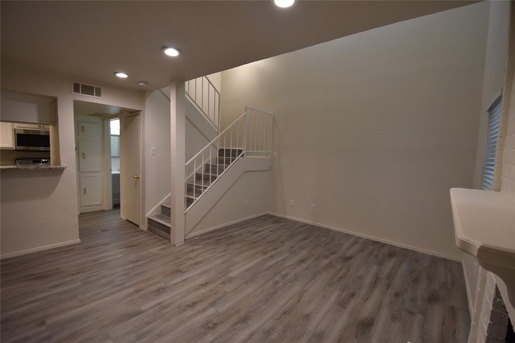 Nob Oak Condo - Residential