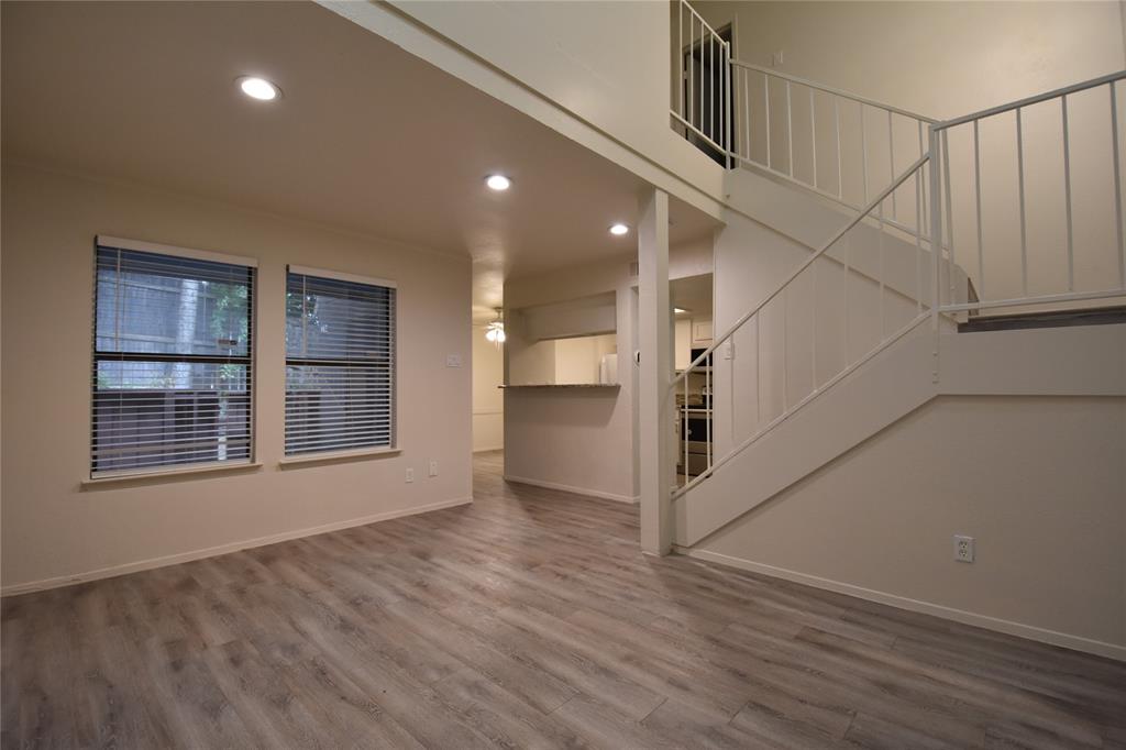 Nob Oak Condo - Residential
