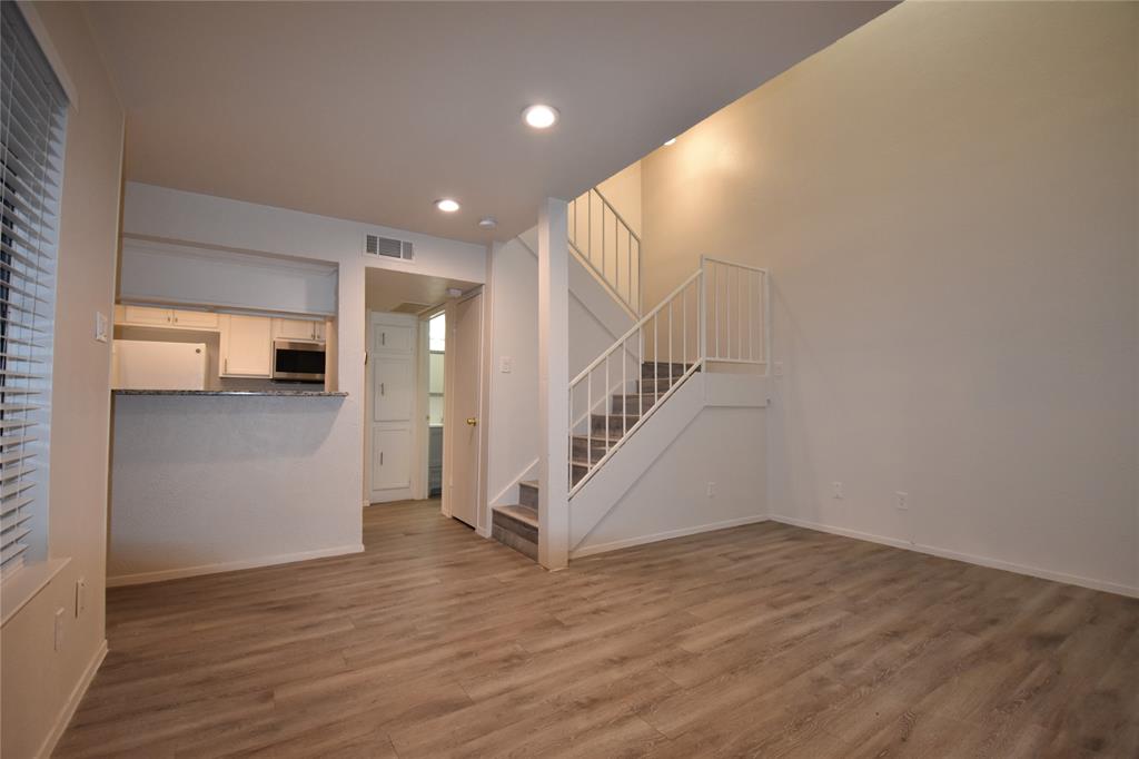 Nob Oak Condo - Residential