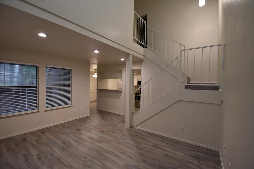 Nob Oak Condo - Residential
