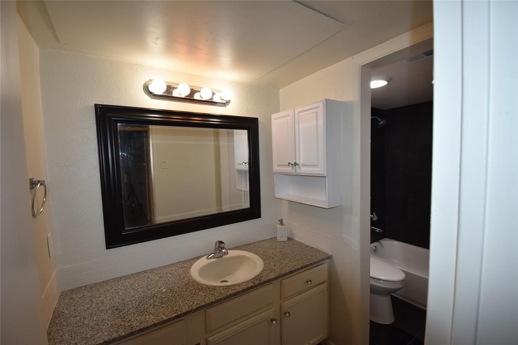 Nob Oak Condo - Residential