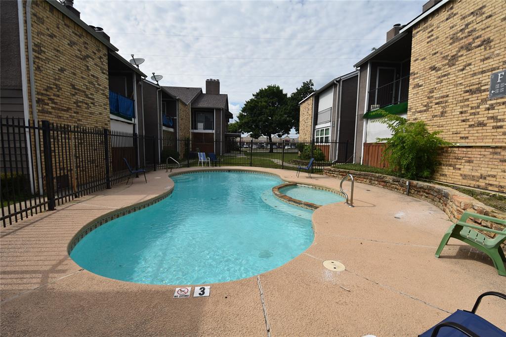 Nob Oak Condo - Residential