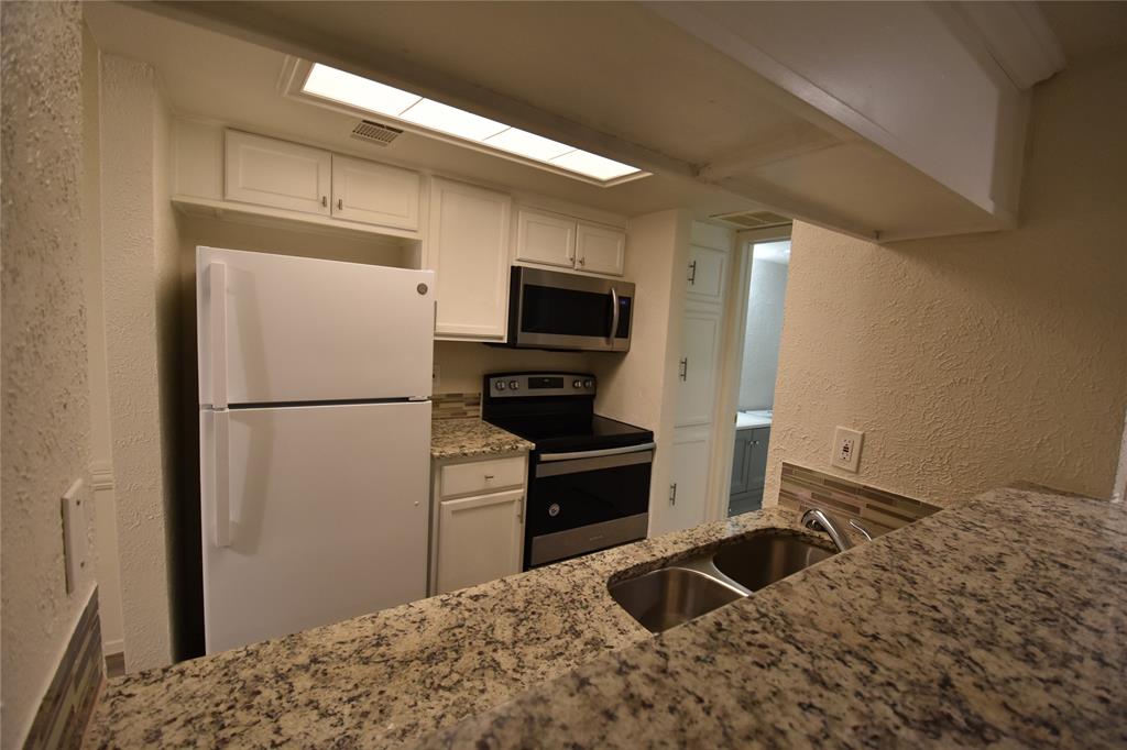 Nob Oak Condo - Residential
