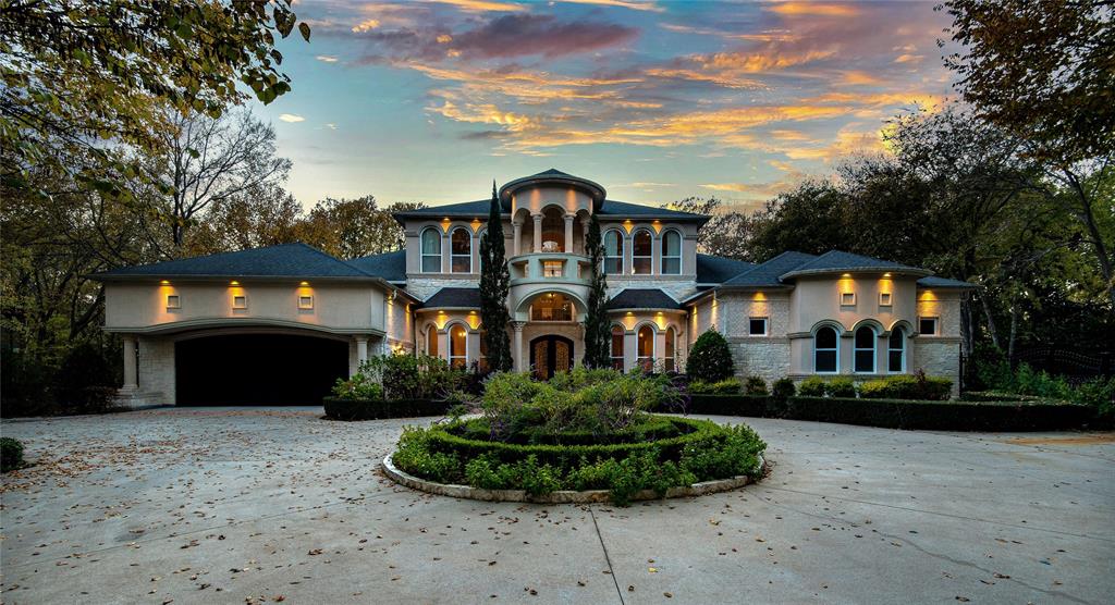 Expansive, executive estate in coveted Oakwood Estates situated on a secluded 1.5-acre lot. Majestic foyer boasts of soaring ceilings, dramatic staircase & stunning pillars. Walls of windows showcase panoramic views of lush landscaping.  Surround sound & ambient lighting throughout w countless upgrades. Impress your friends in the ultra-modern, state-of-the-art lounge and PREMIUM home cinema. Enormous Chef’s kitchen w huge island, coffee bar, dbl dishwashers & Butler’s pantry. Luxurious owner’s retreat w massive custom California closet & spiral staircase leading to secret writer’s garret.  Framed for an elevator. ENTERTAINER’S PARADISE!