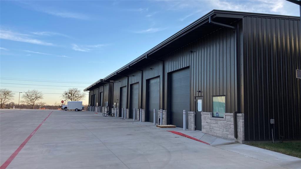 Warehouse Office space in Celina. Great location between Preston Road and Custer Rd near the Collin Counter Outer Loop.  Bring your small business to where the growth is.  One 1500 SF (30'x50') space available.  Approximately 1200 SF of warehouse and 300 SF of office space with a restroom.  The office space is heated and cooled.  Warehouse walls and ceiling are insulated.  One14'H x 12'W roll-up door.  Ceiling height is just over 20'.  All parking is concrete, no messy gravel drives.  Tenant pays rent plus electric and phone.  No NNN or CAM fees.