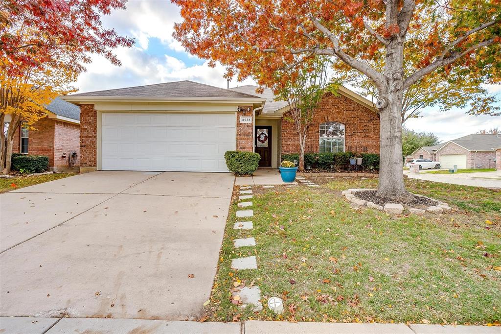 Discover your dream home in the family-friendly neighborhood of Woodland Springs, perfectly positioned on a delightful corner lot. Step into a beautifully presented home featuring a large kitchen that seamlessly blends into the open-concept living and dining areas, ideal for family gatherings and entertaining. Revel in the comfort of a spacious primary suite with a garden tub and separate shower, promising a tranquil retreat. Embrace the vibrant community life Woodland Springs offers, with multiple pools, parks, ponds, tennis courts, and more. Centrally located with the convenience of nearby schools, shopping centers, and easy freeway access. Don't miss the opportunity to make this your new home sweet home!