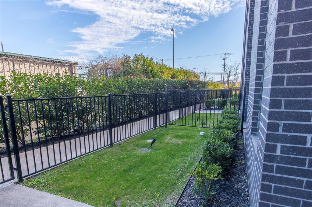 Park Plaza Twnhms - Residential